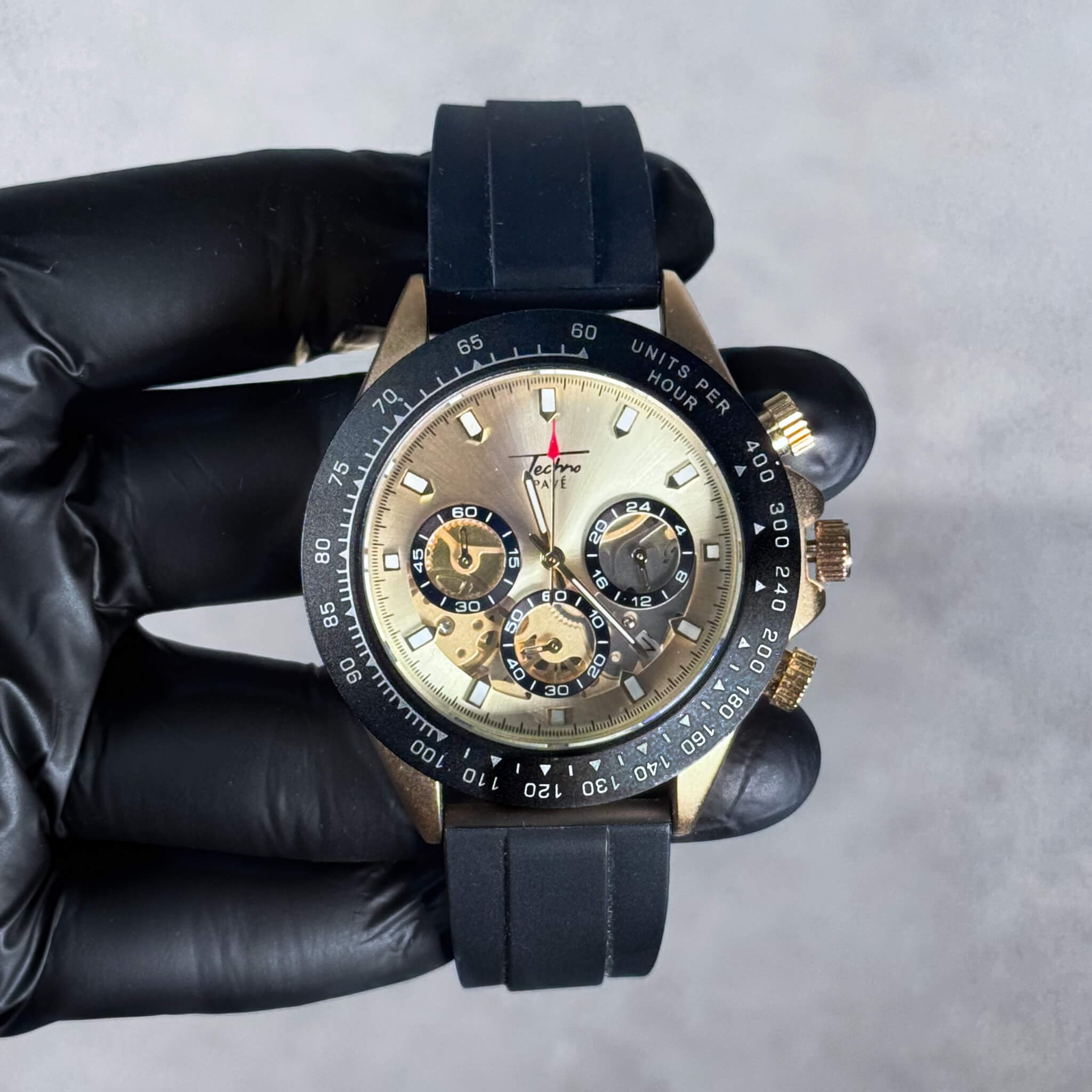 Gold Men’s 42mm silicone band chronograph watch with champagne multi-dial quartz face.