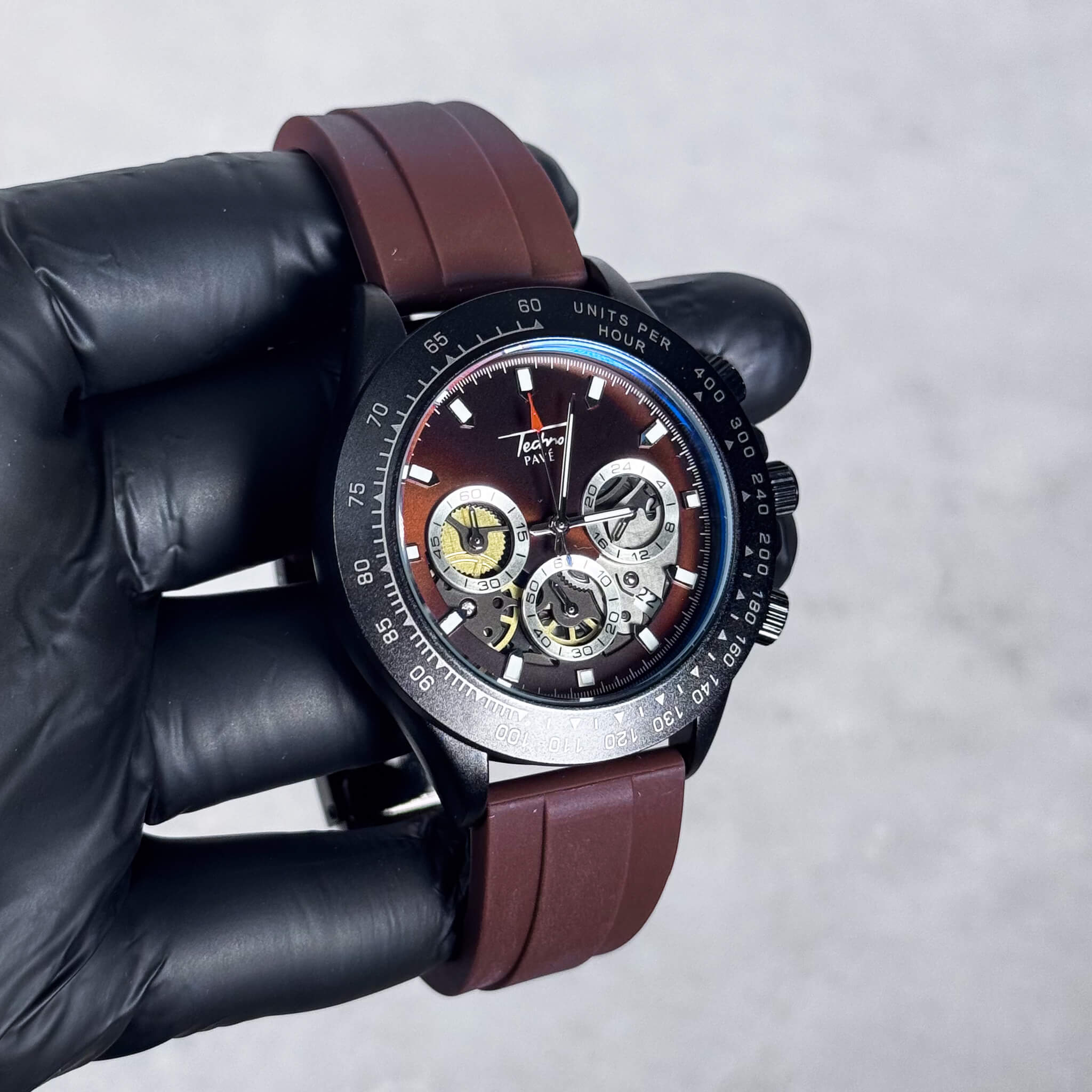 Men's Bold 42mm Silicone Band Watch - Quartz Movement