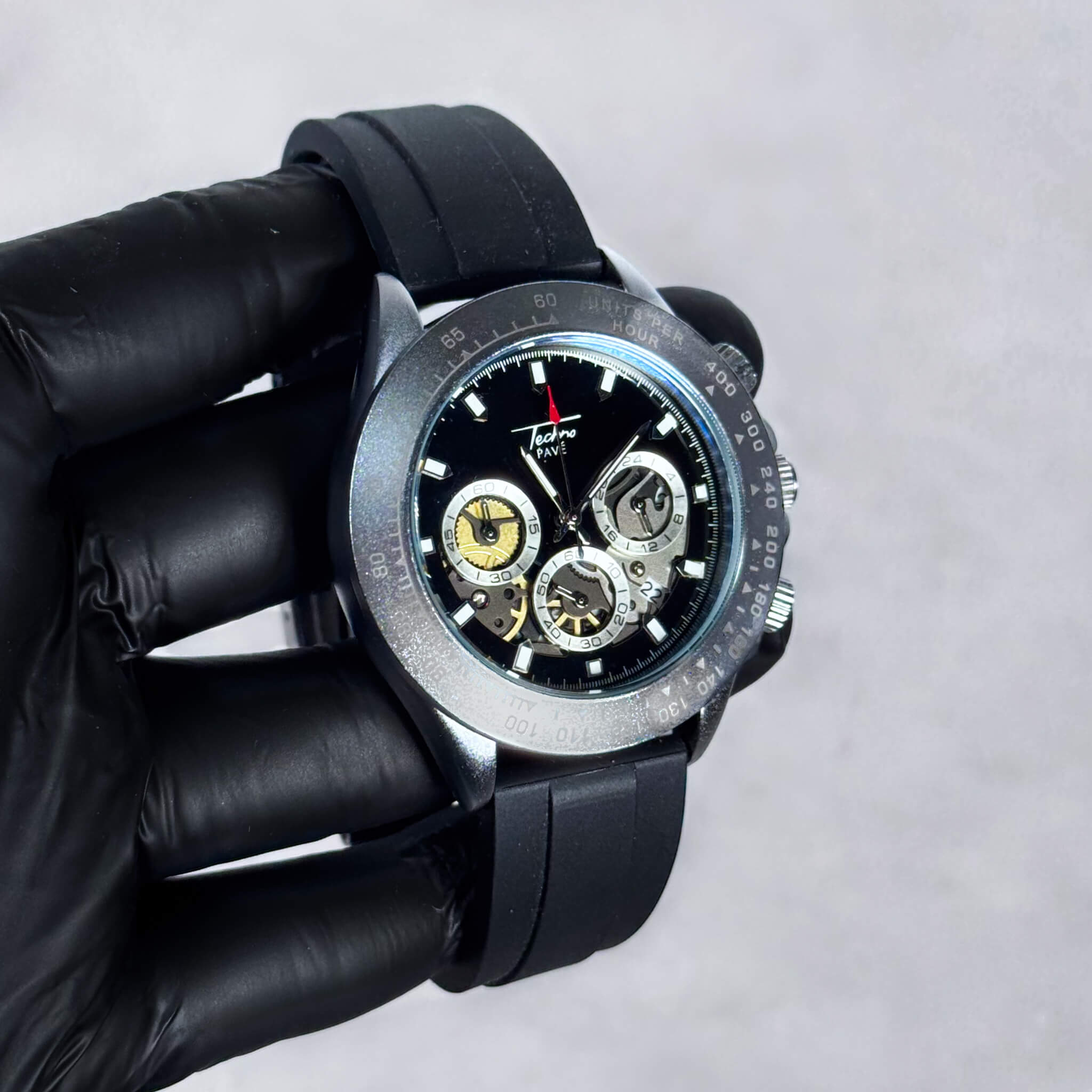 Men's 42mm Silicone Band Watch - Quartz Movement