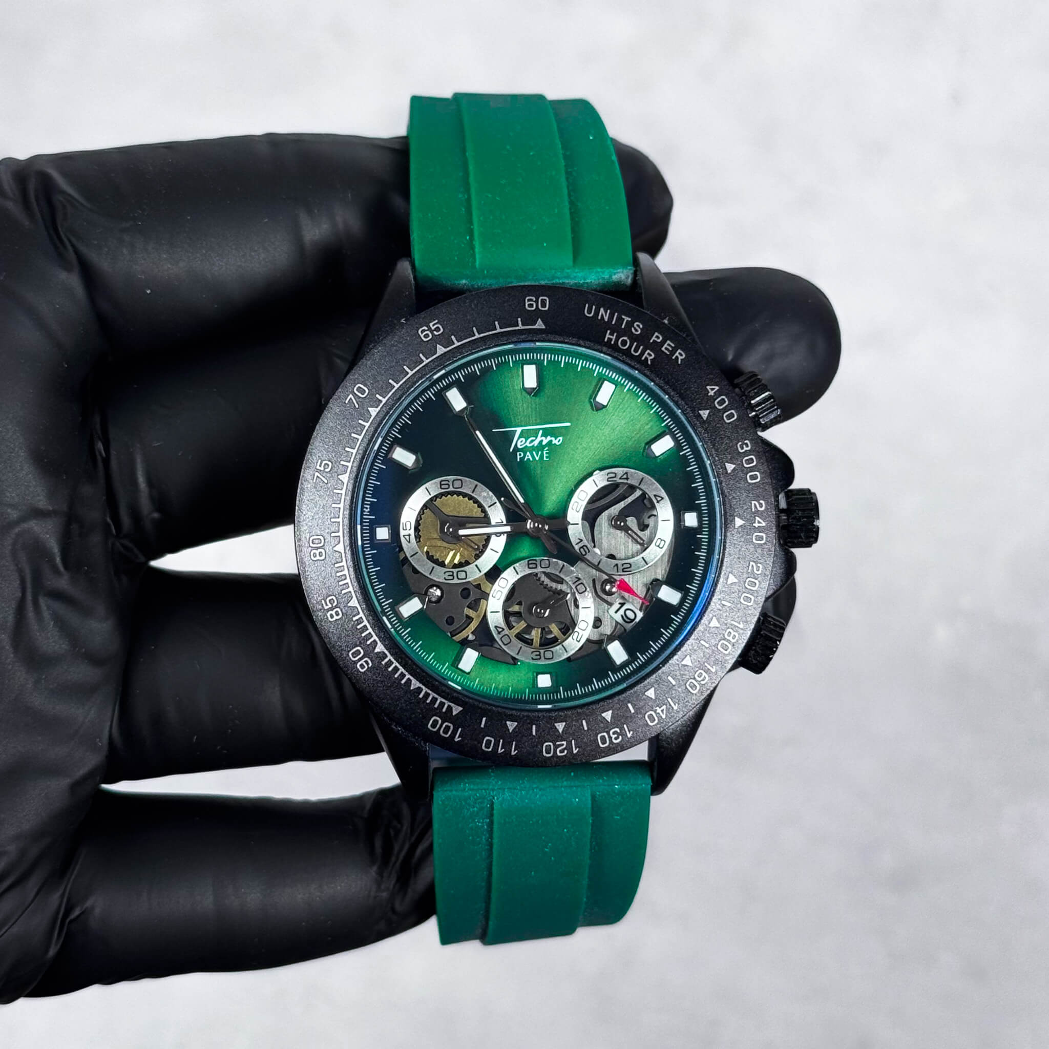 Men's Bold 42mm Silicone Band Watch - Quartz Movement