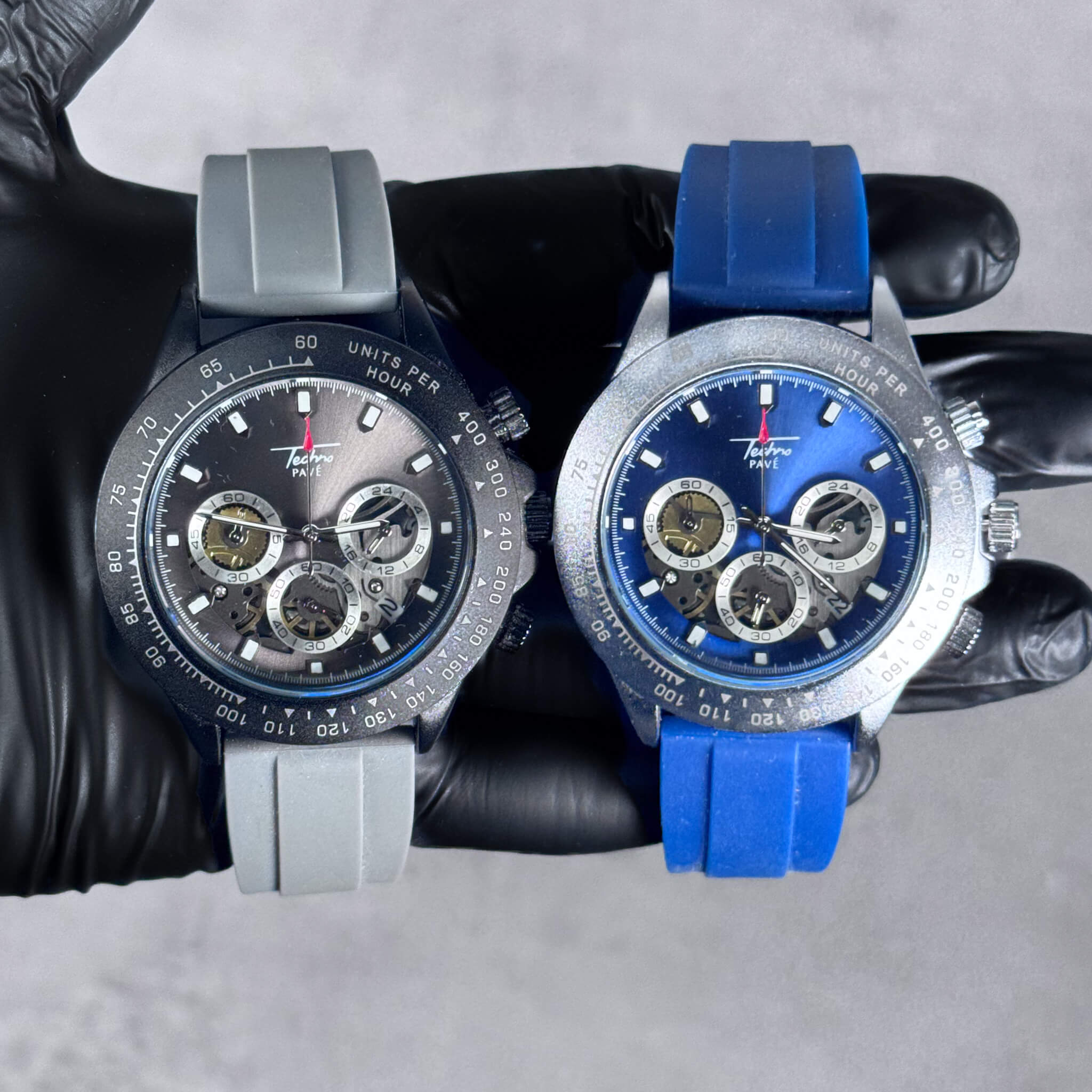 Men's Bold 42mm Silicone Band Watch - Quartz Movement